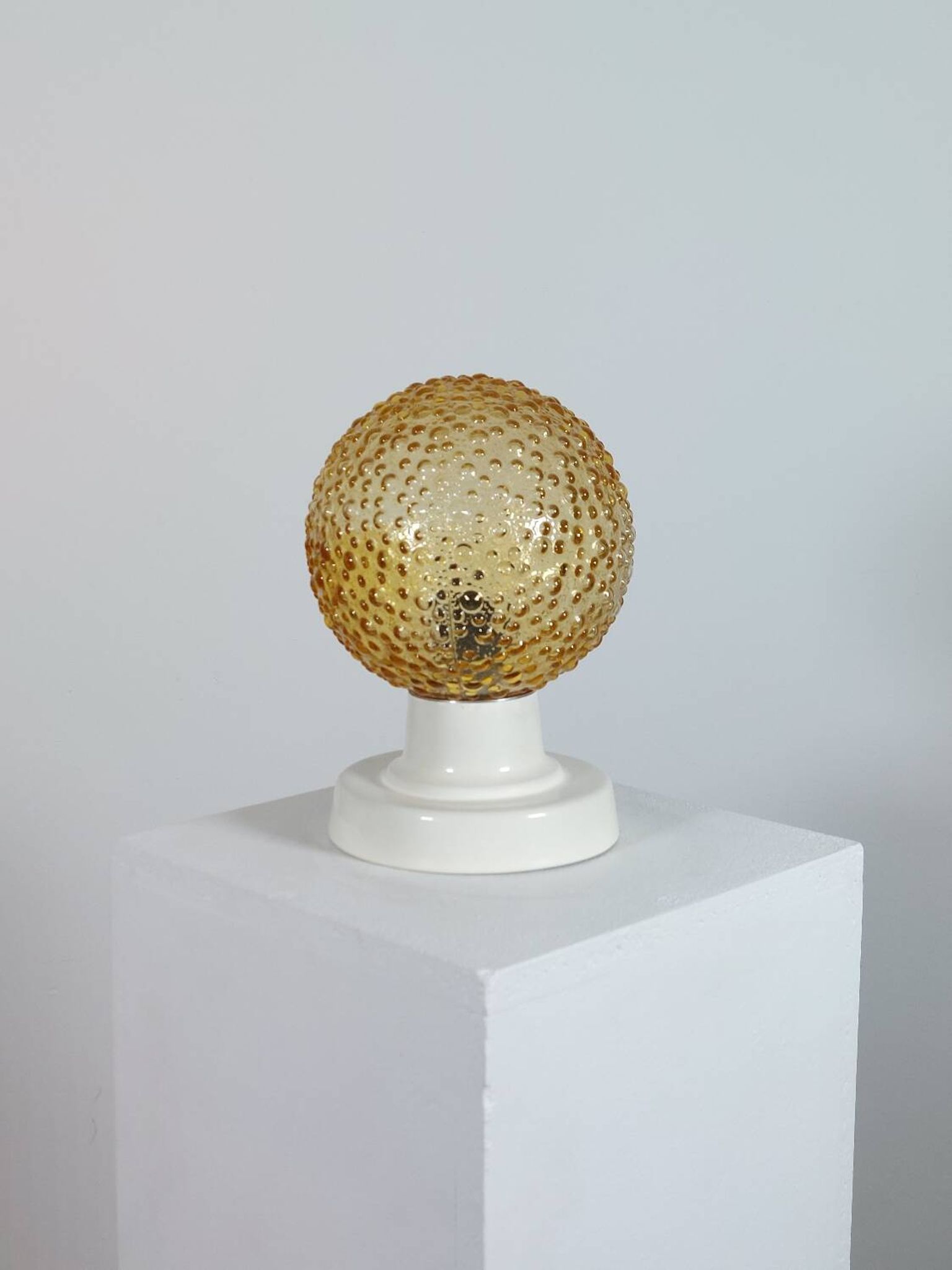 Vintage table lamp in aluminium and pressed bubble glass.