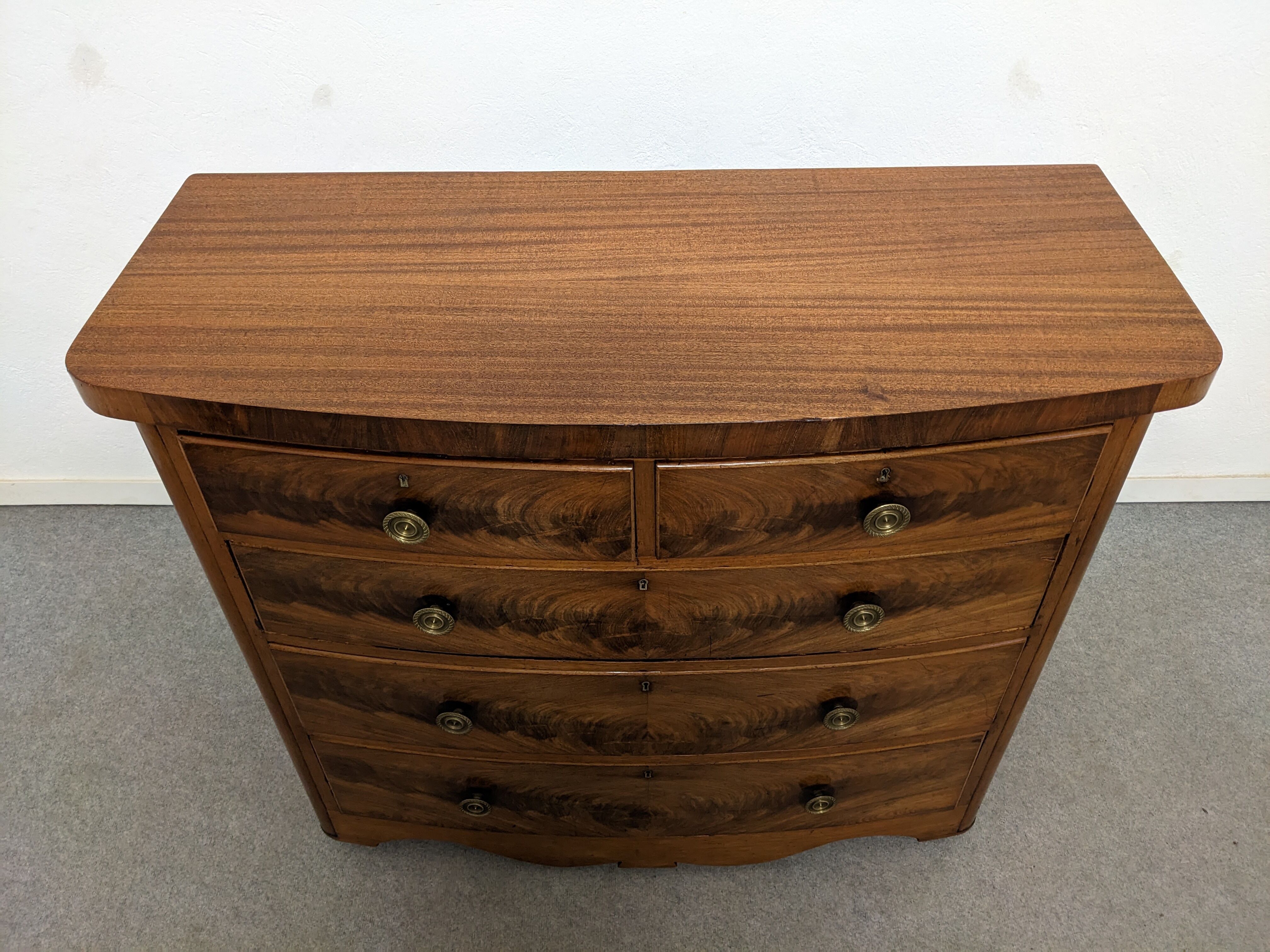 English mahogany chest of drawers circa 1900