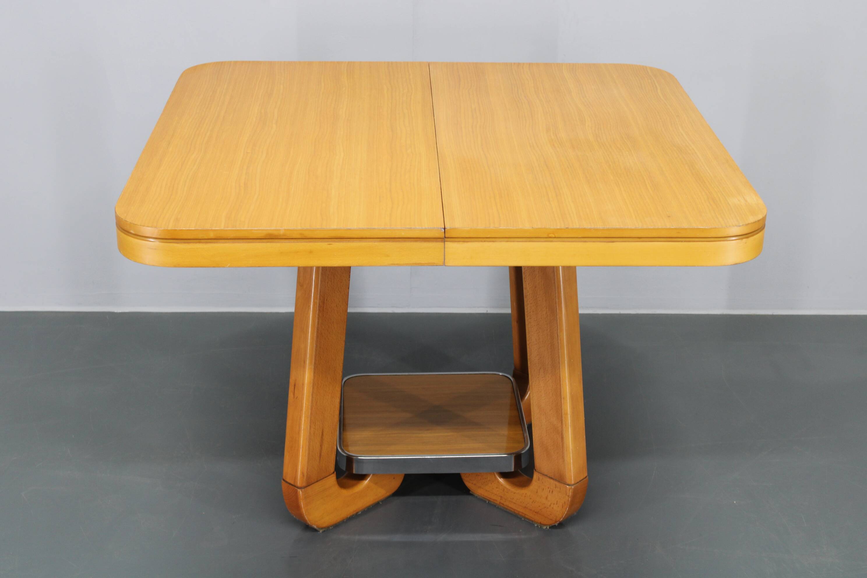 1970s Italian Extendable Dining Table in Maple Finish