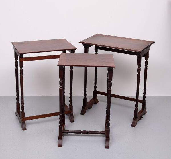 Tables gigognes victoriennes antiques d'Angleterre des années 1880