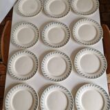 12 assiettes plates Choisy le Roi en terre de fer modèle 1212