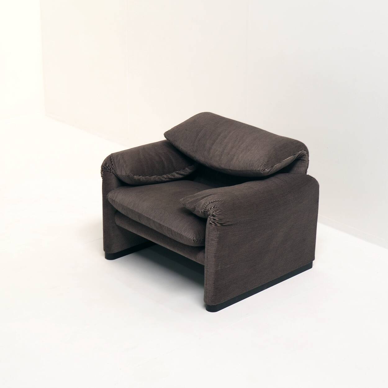 Maralunga Lounge Chair by Vico Magistretti for Cassina