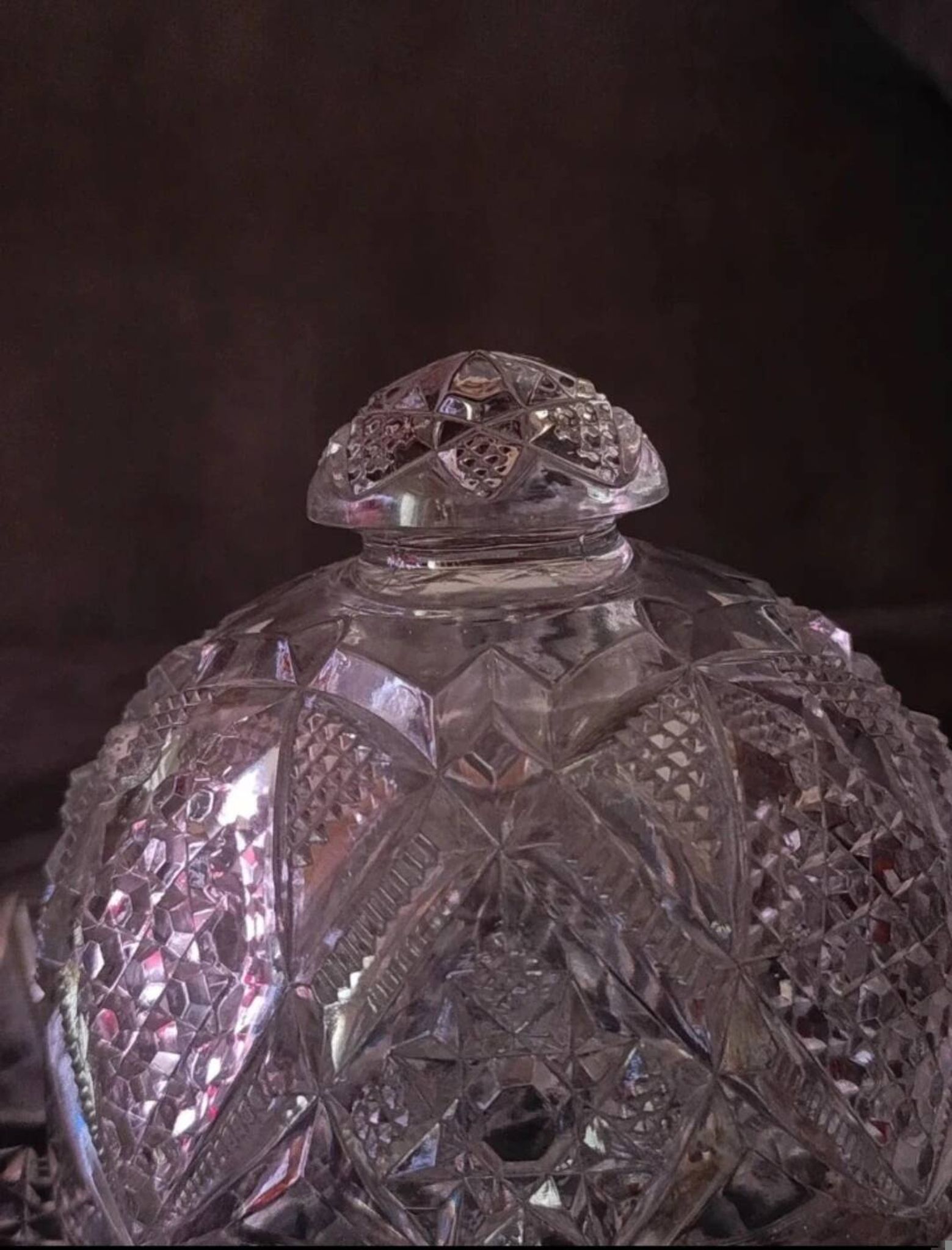 Beurrier ancien en verre taillé