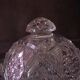 Beurrier ancien en verre taillé
