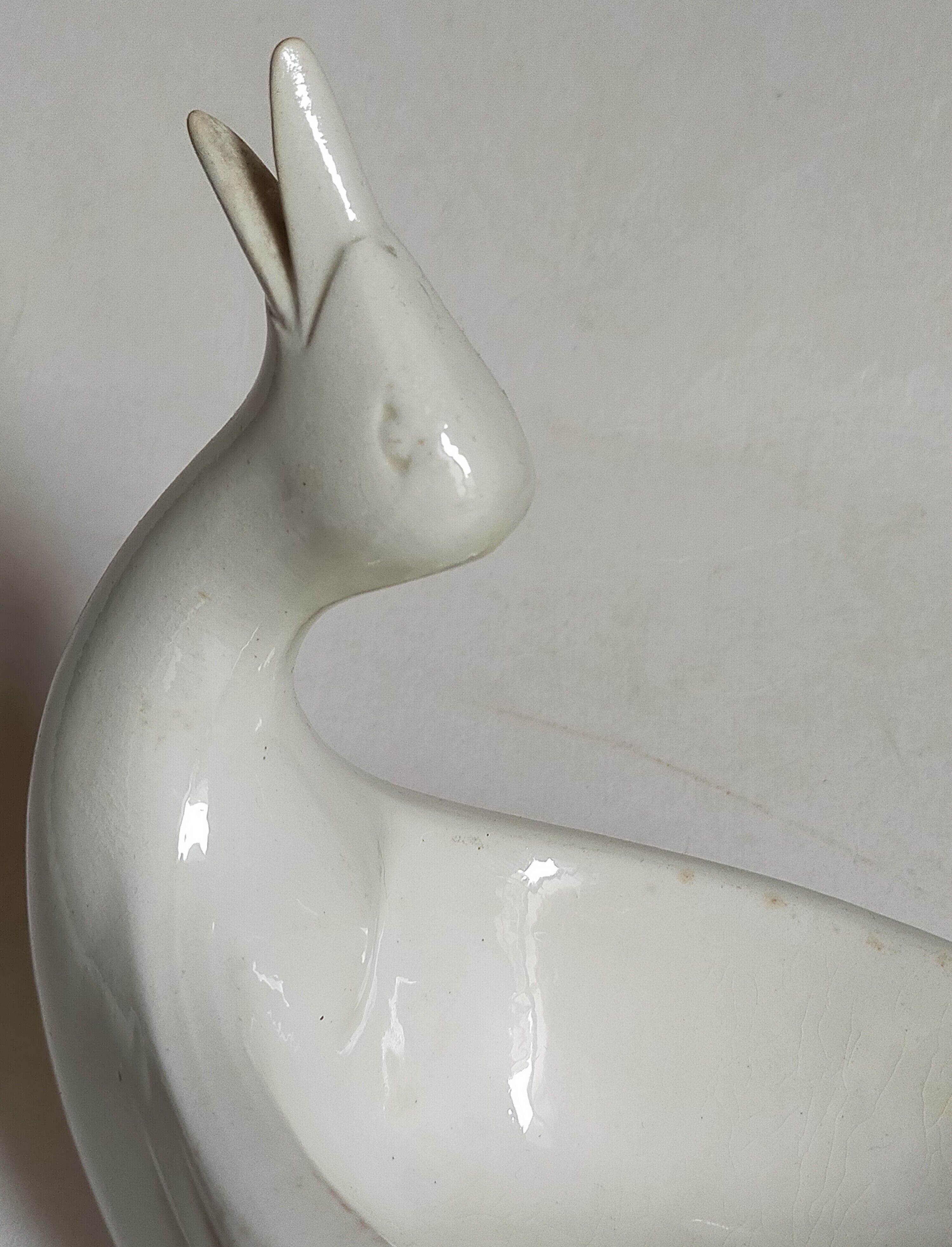 Empty pockets bird soap holder white ceramic Art-deco