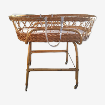 Rattan cradle with roulette rack