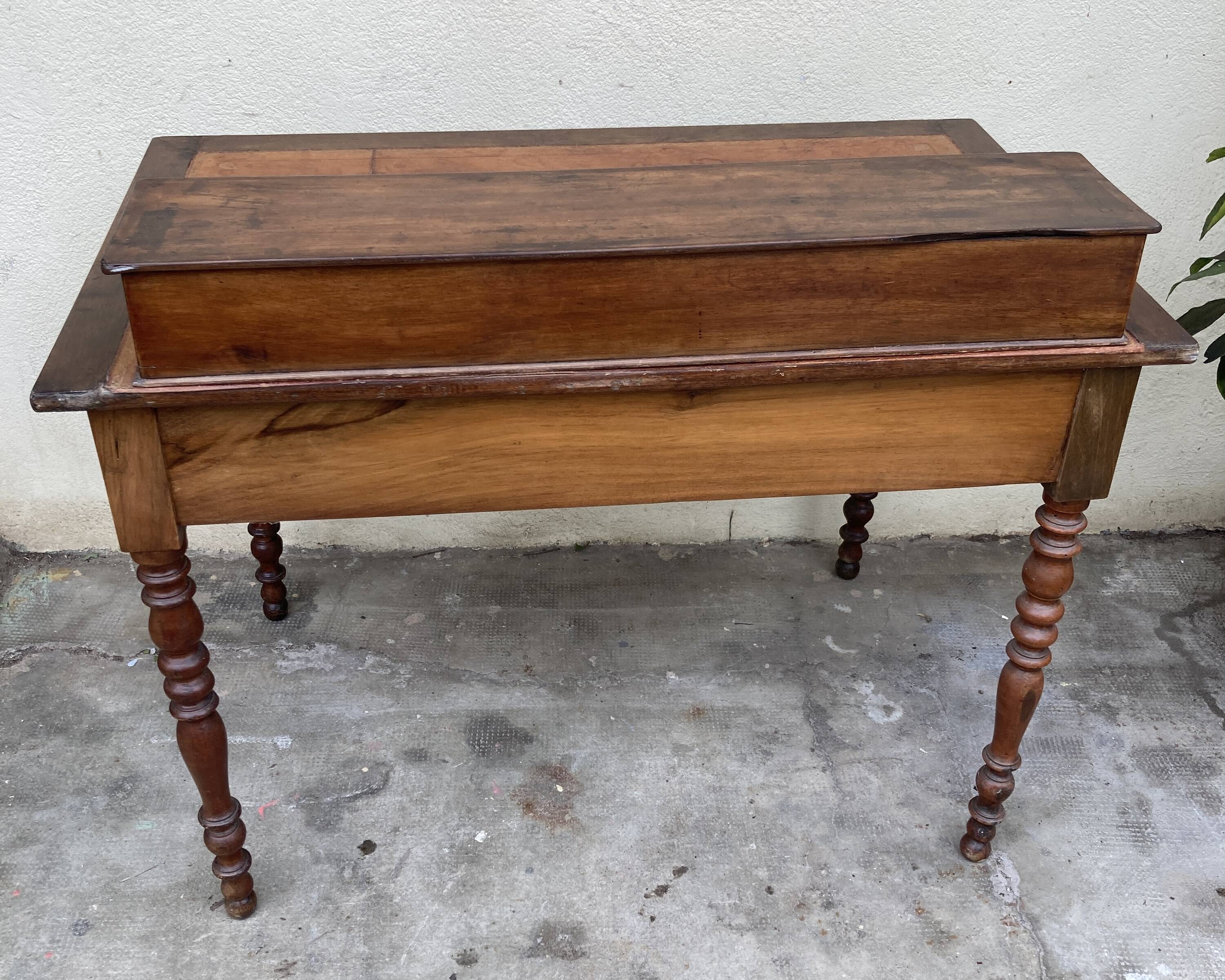 Antique desk with leather top and turned legs, 98 x 60.