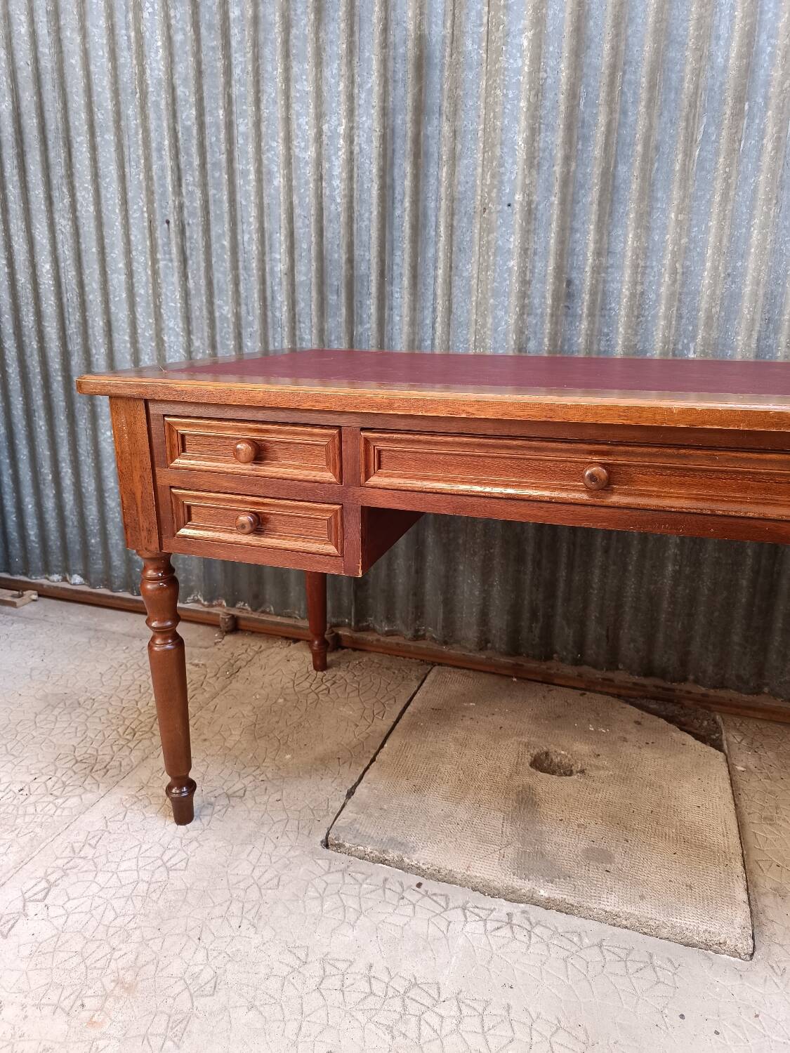 Directorate style minister's desk