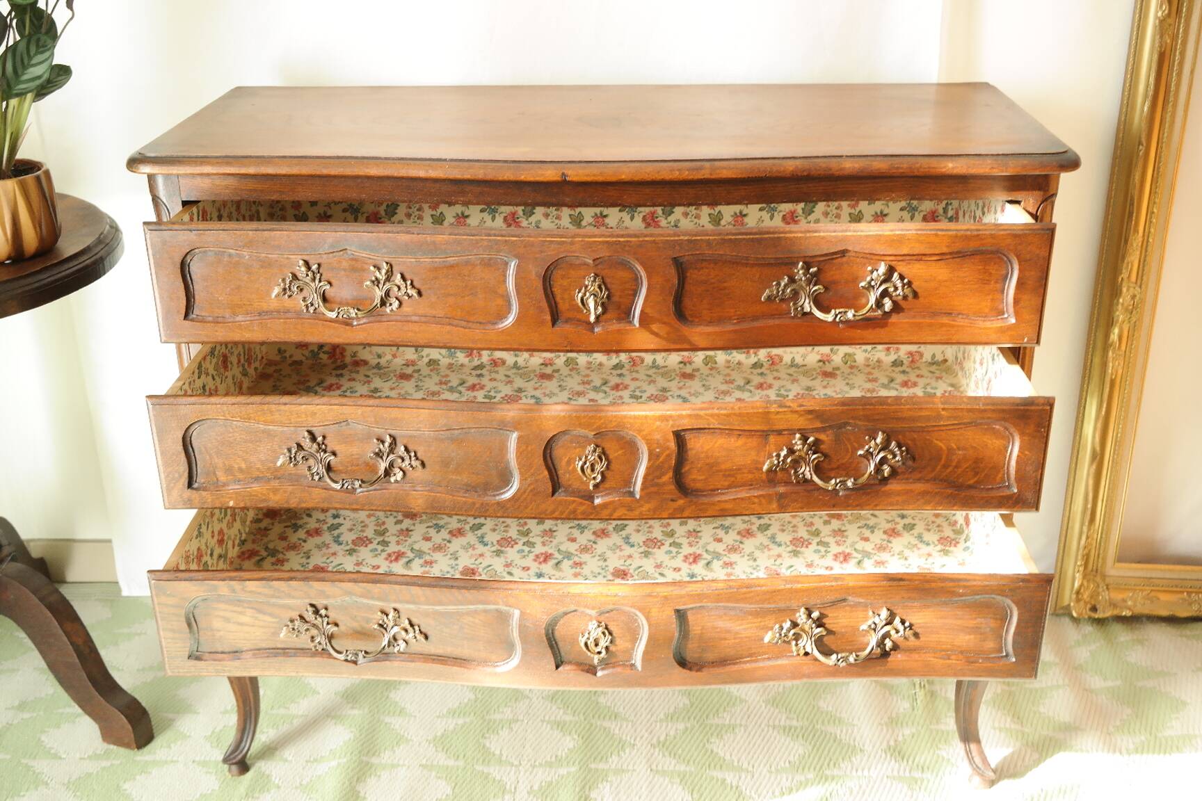 Louis XV style commode in solid oak, 20th century.