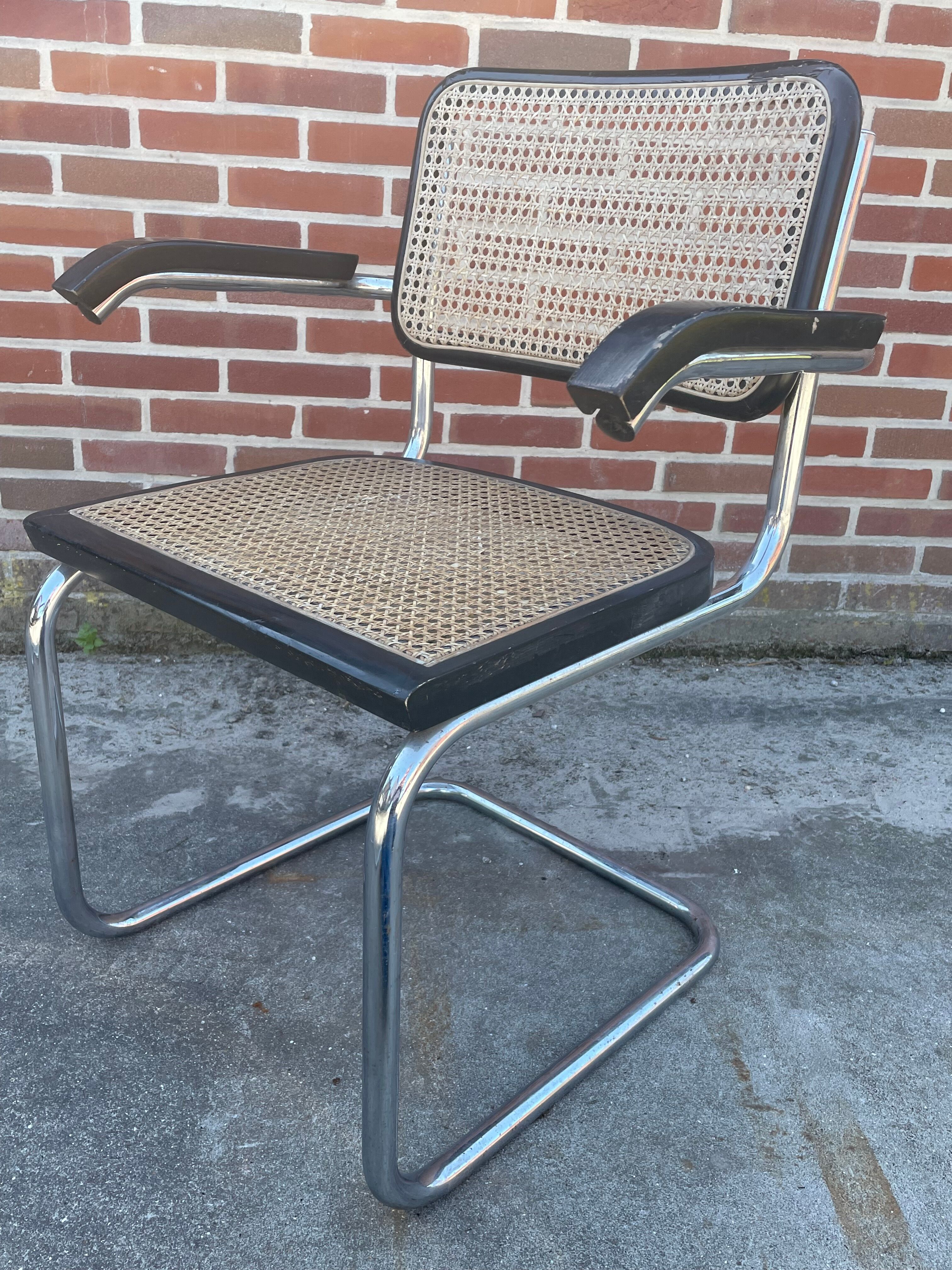 Set of 4 chairs model B64 Cesca with armrests in Black and Chrome