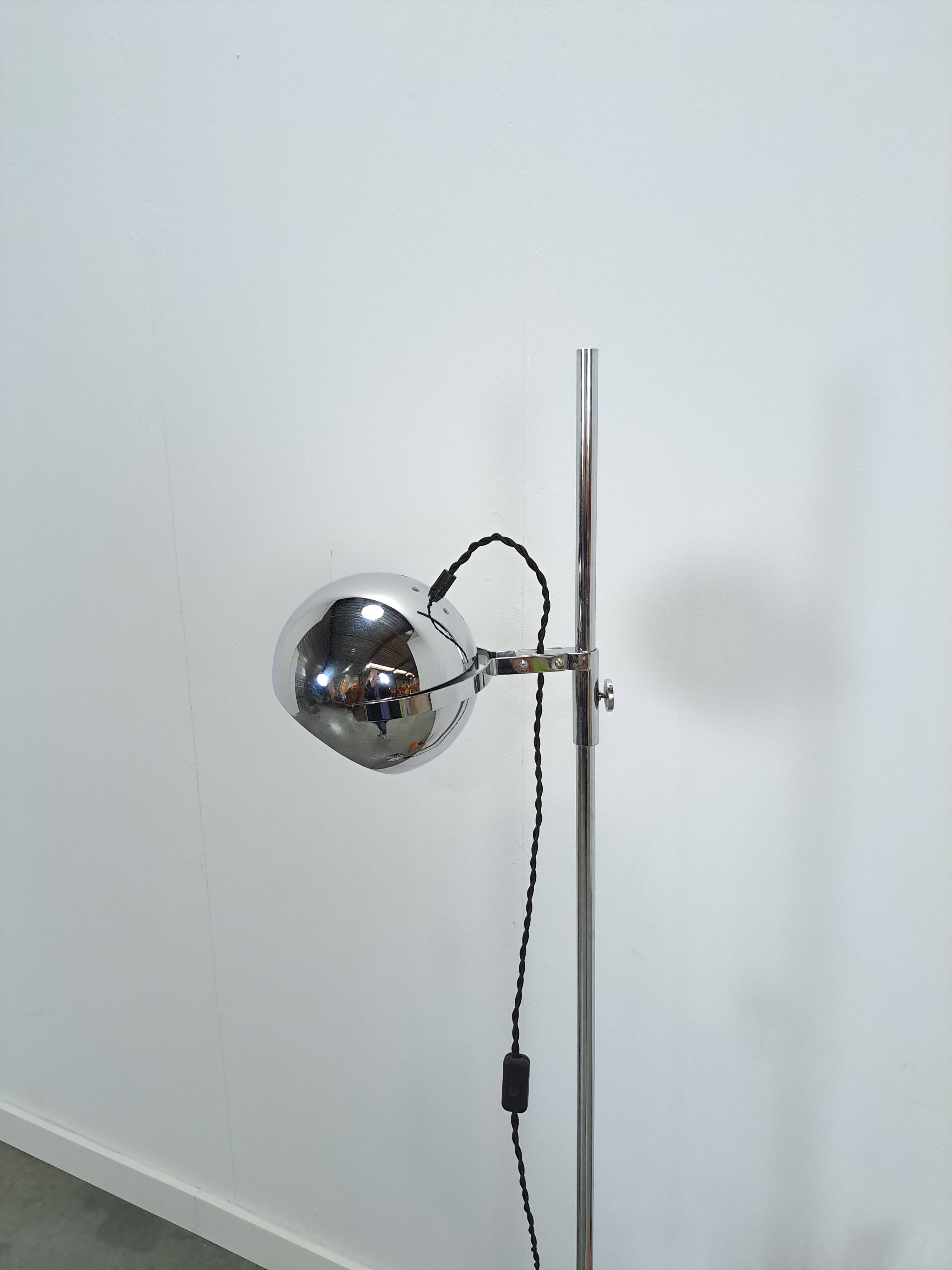 Space age chromen staande bol lamp vloerlamp