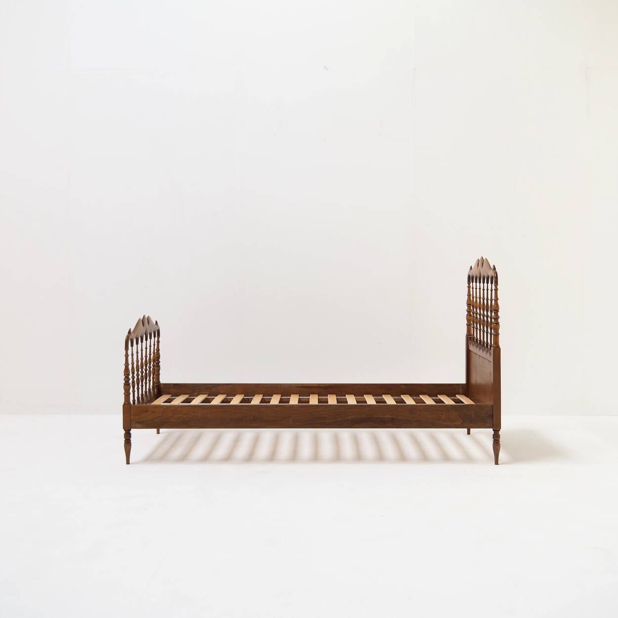 Italian Classic Chiavari Bed in Pine, 1/2