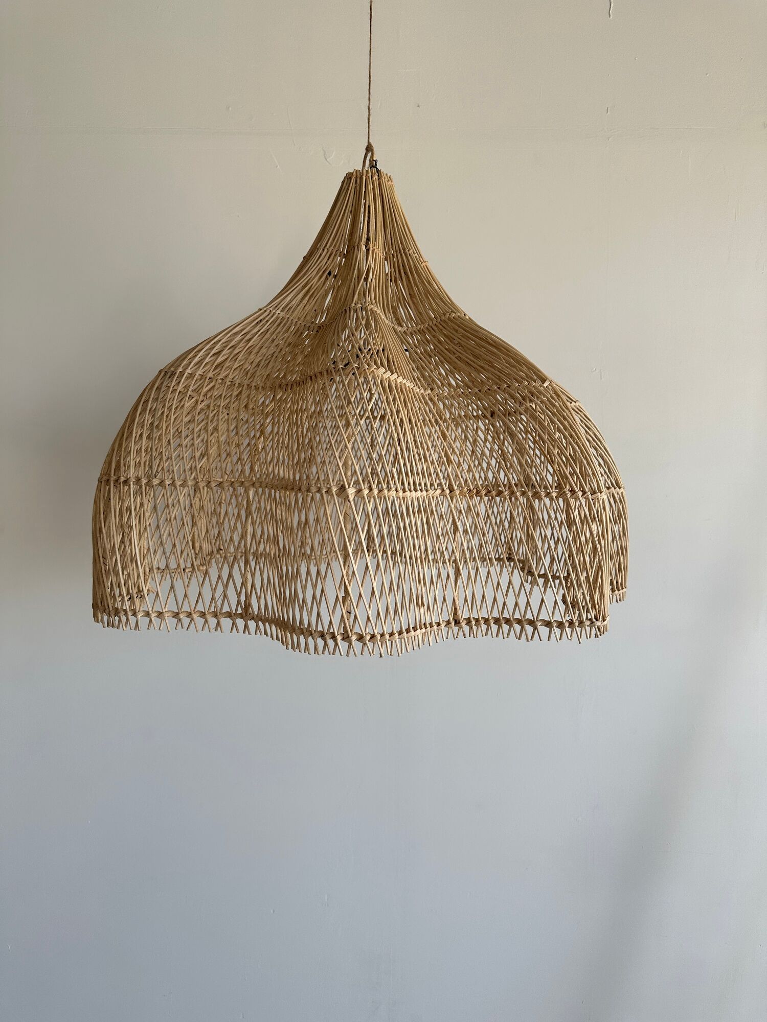 Rattan pendant lamp in the shape of a flower