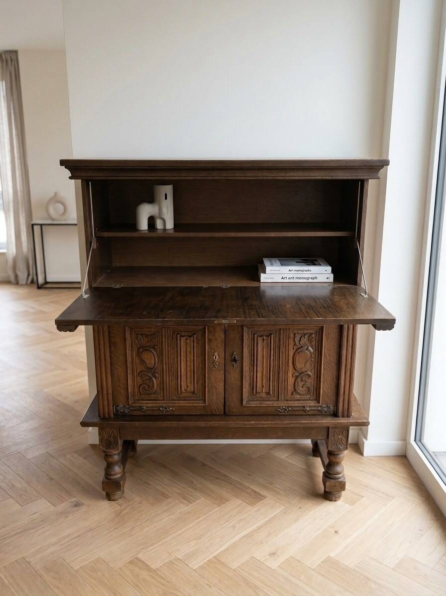 Sideboard / secretary