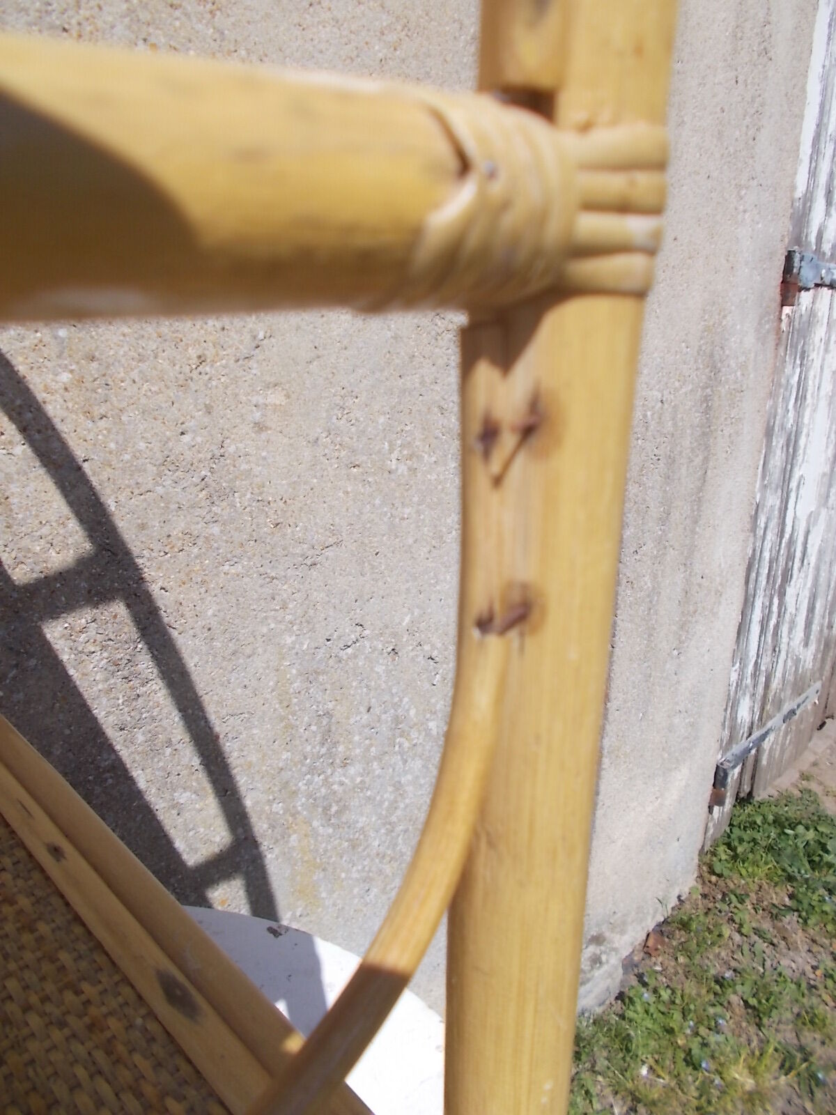 Wall or standing rattan shelf