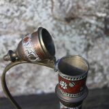 Verseuse orientale en laiton gravé – H29 cm x L22 cm x P7 cm