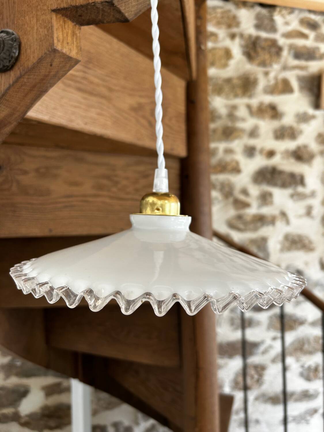 Vintage opaline suspension