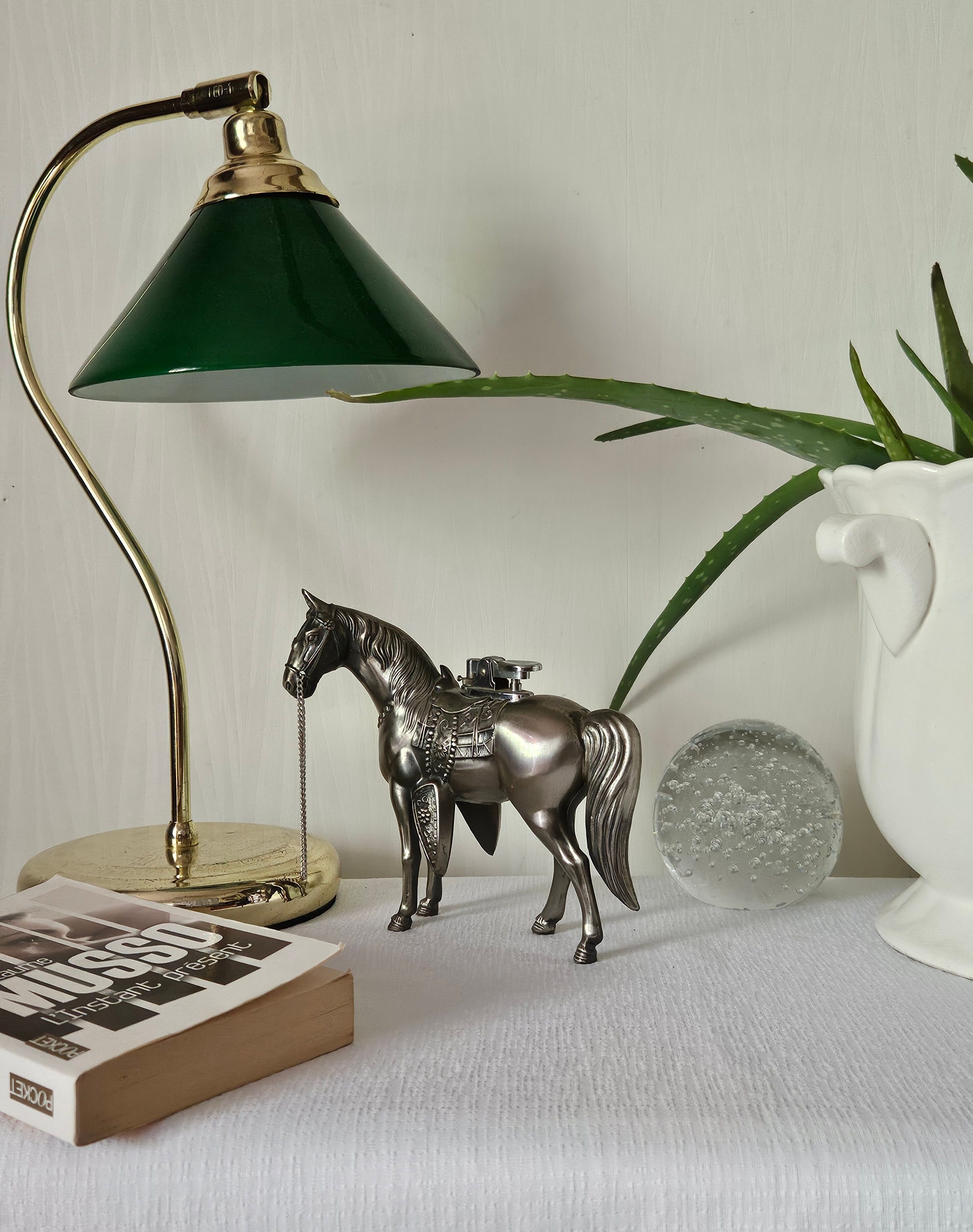 Decorative horse table lighter