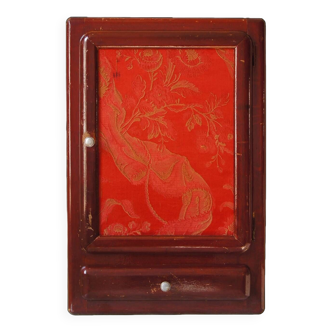 Medicine cabinet in red lacquered wood “Blood of beef”, Circa 1930