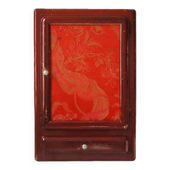 Armoire à pharmacie en bois laqué Rouge "Sang de bœuf", Vers 1930