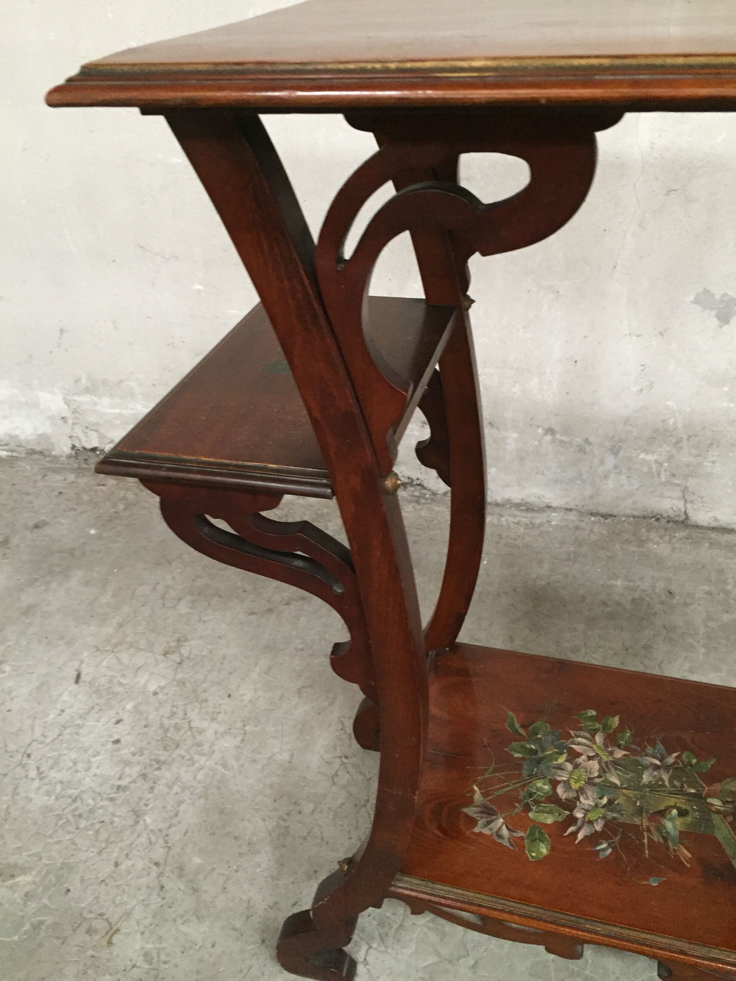 Serving table walnut