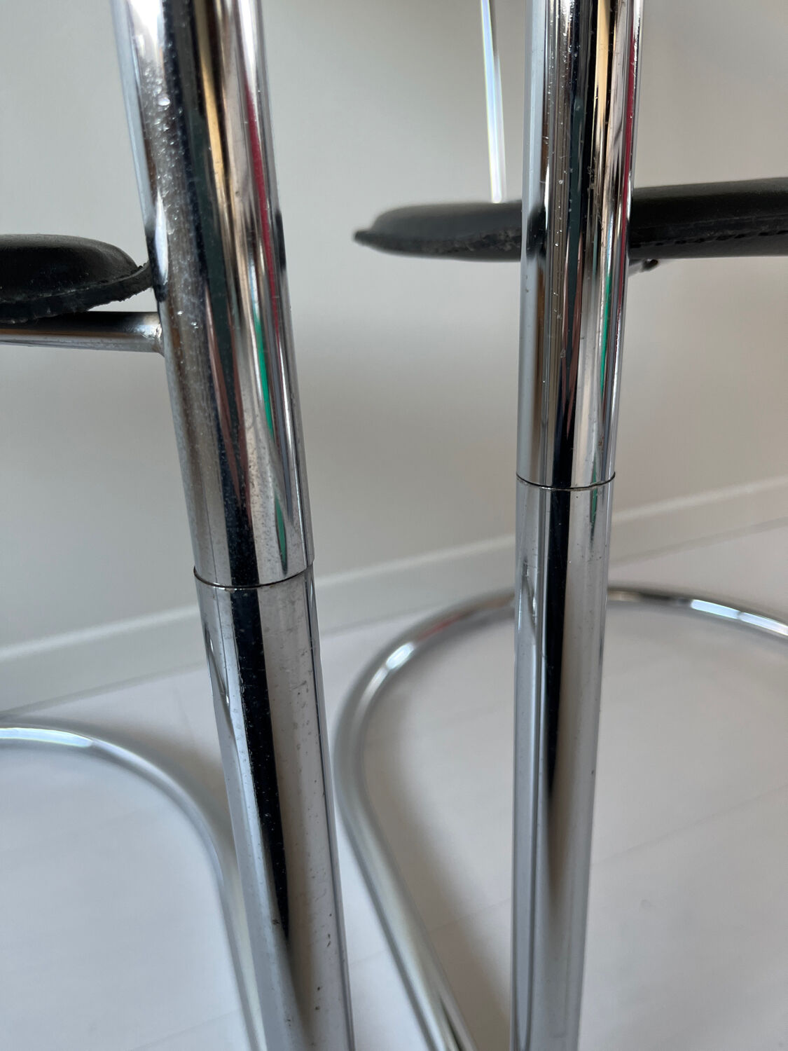 Duo de fauteuils années 70-80