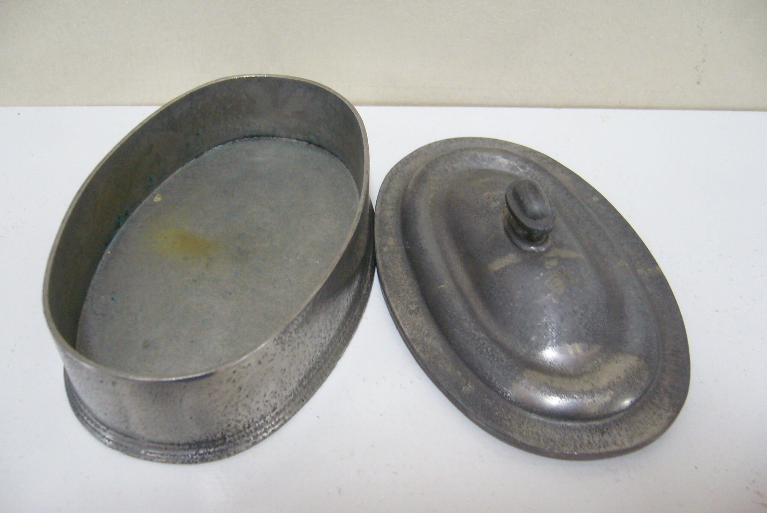 Oval tin box