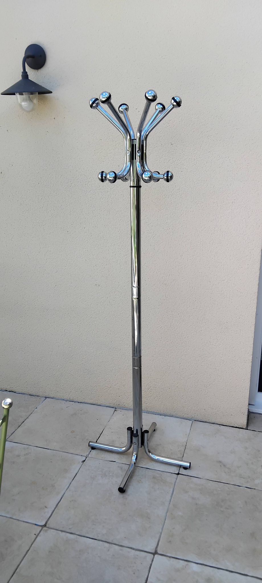 Vintage chrome coat rack parrot design from the 70s and 80s.
