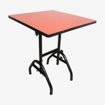 Table pliable en formica rouge