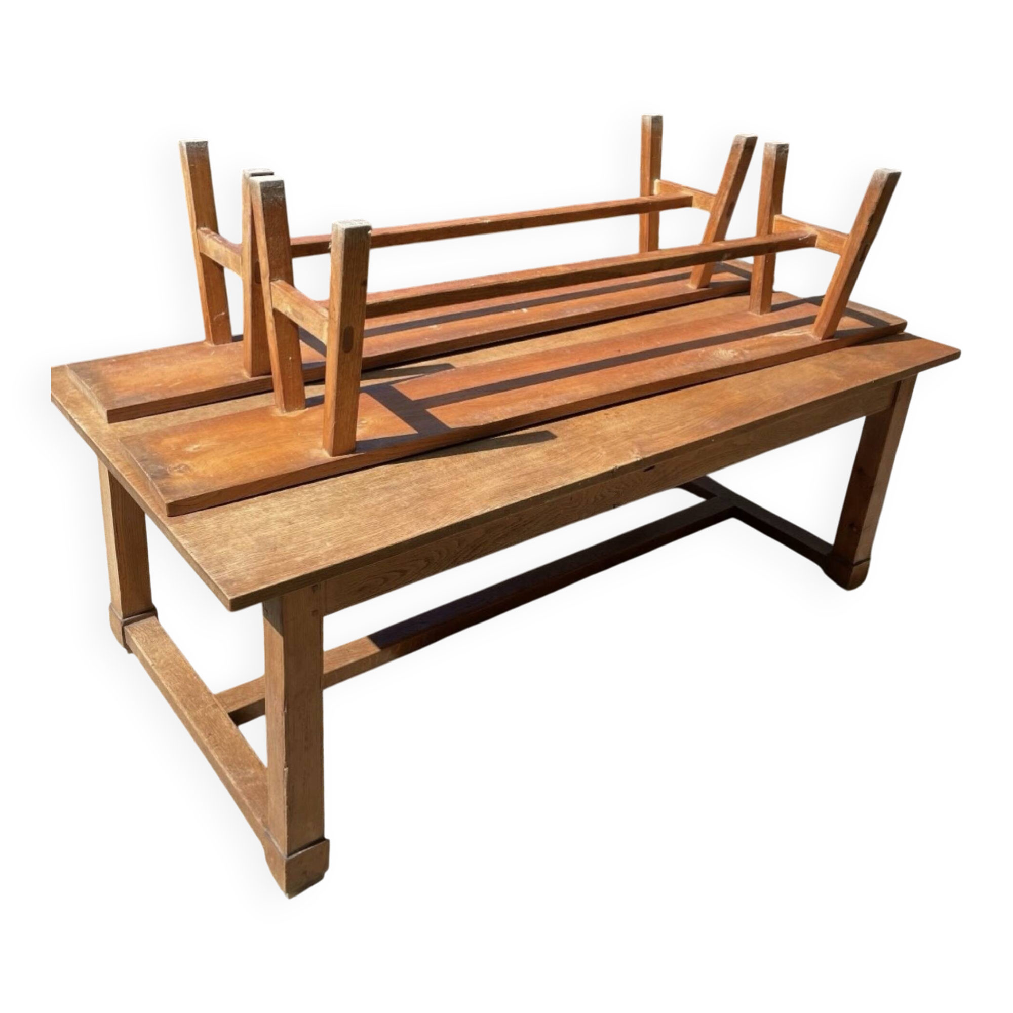 Table with its 2 benches