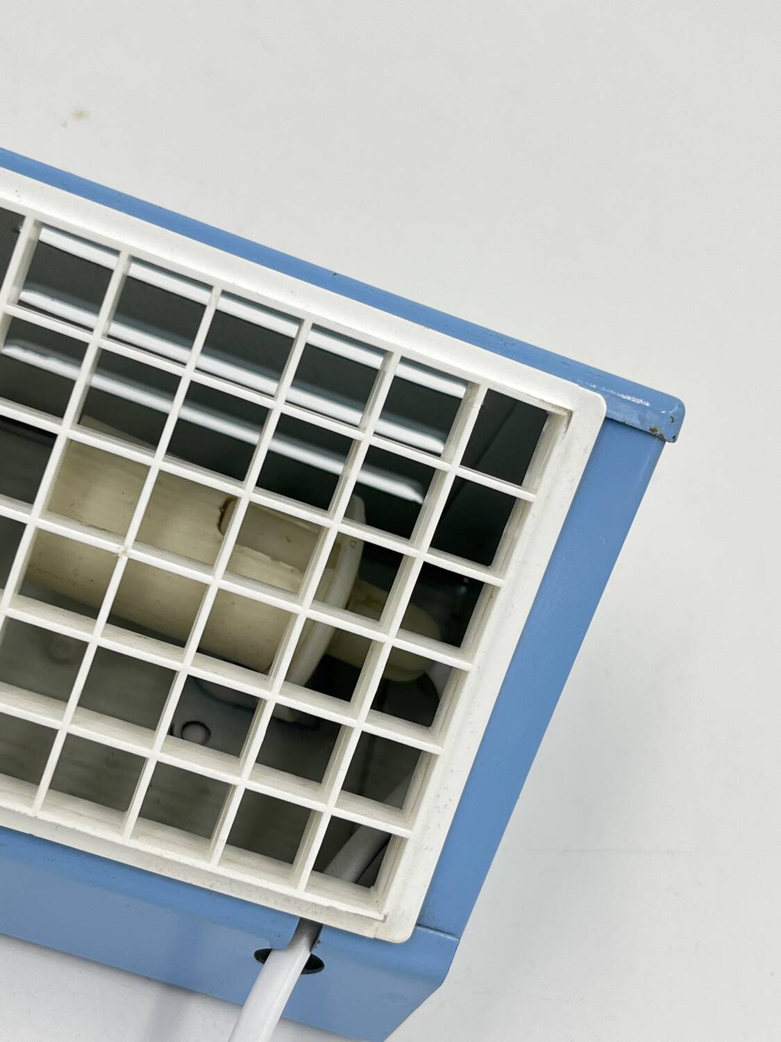 Blue wall light V204