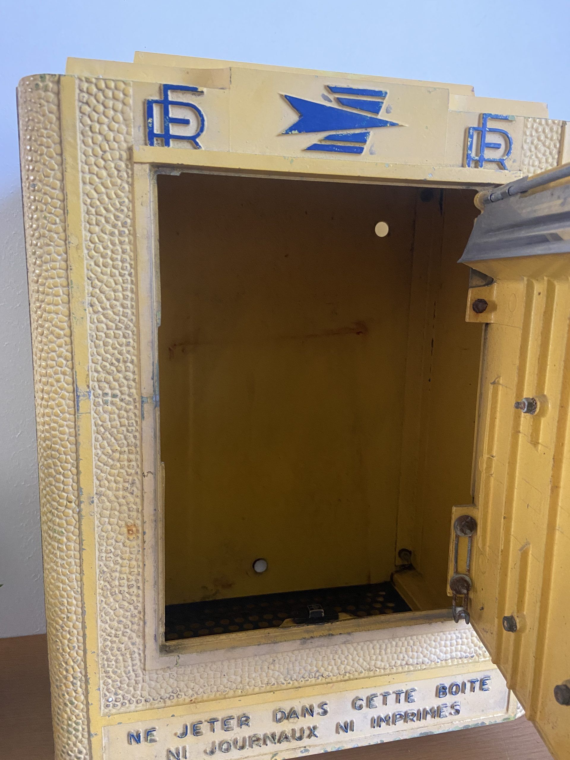 MAILBOX LA POSTE JAUNE 1967