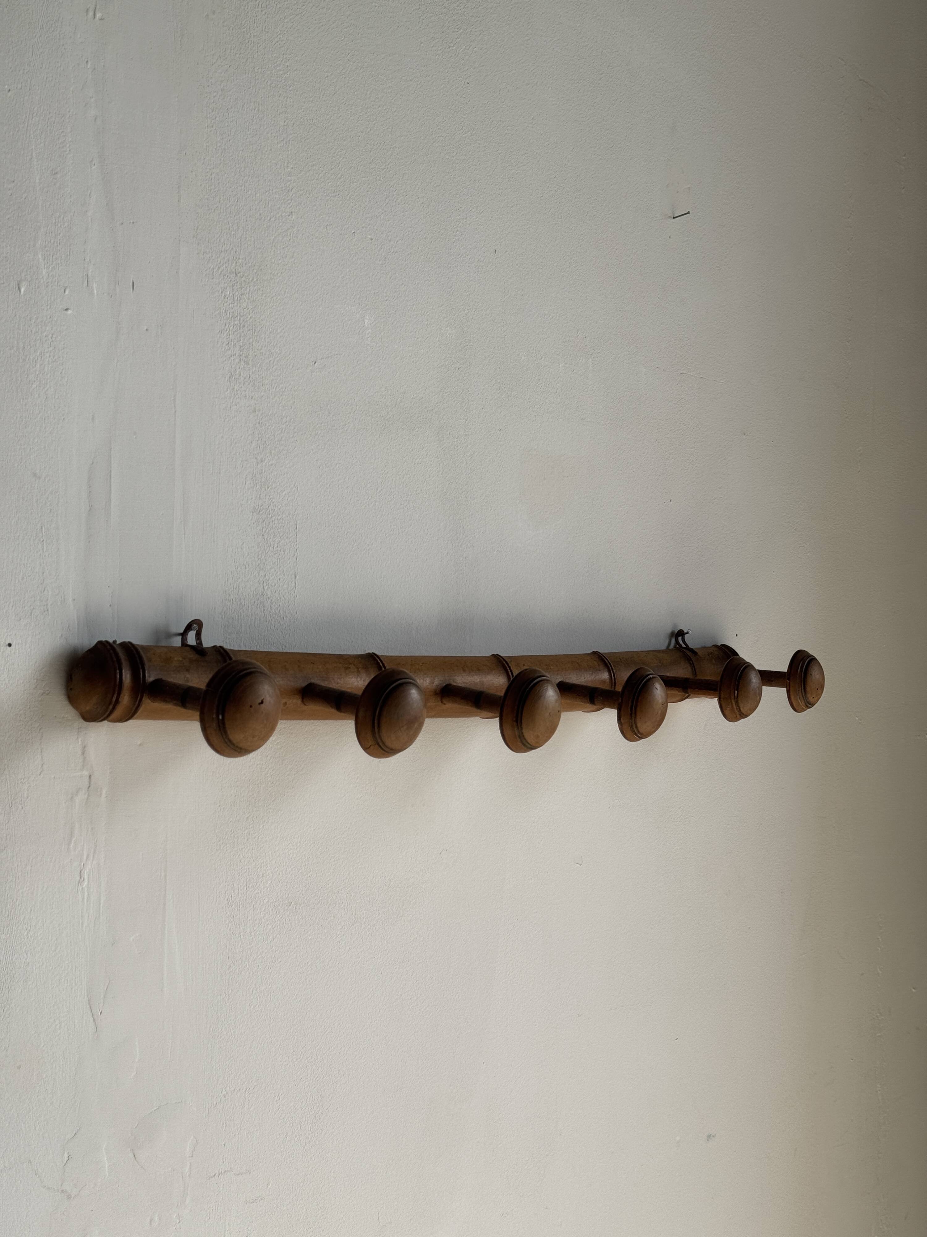 Large vintage wooden coat rack with 6 bamboo effect hooks L79