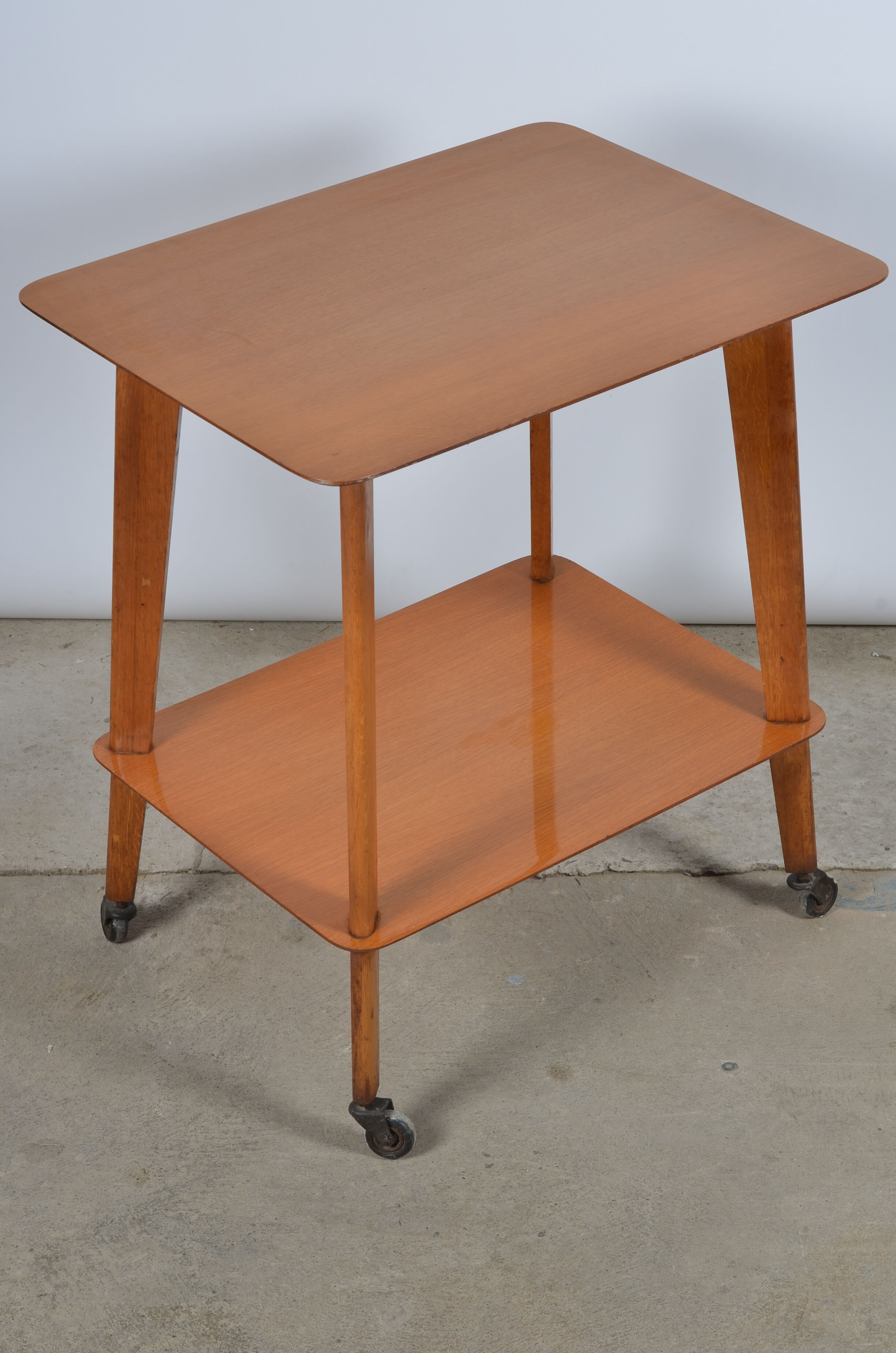 Rolling service feet compass