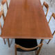 Table avec deux allonges et ses 6 chaises scandinave en teck des années 1970