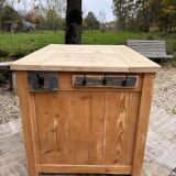 Central island / Saucepan storage unit