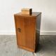 Table de chevet vintage des années 40 avec poignée décorative