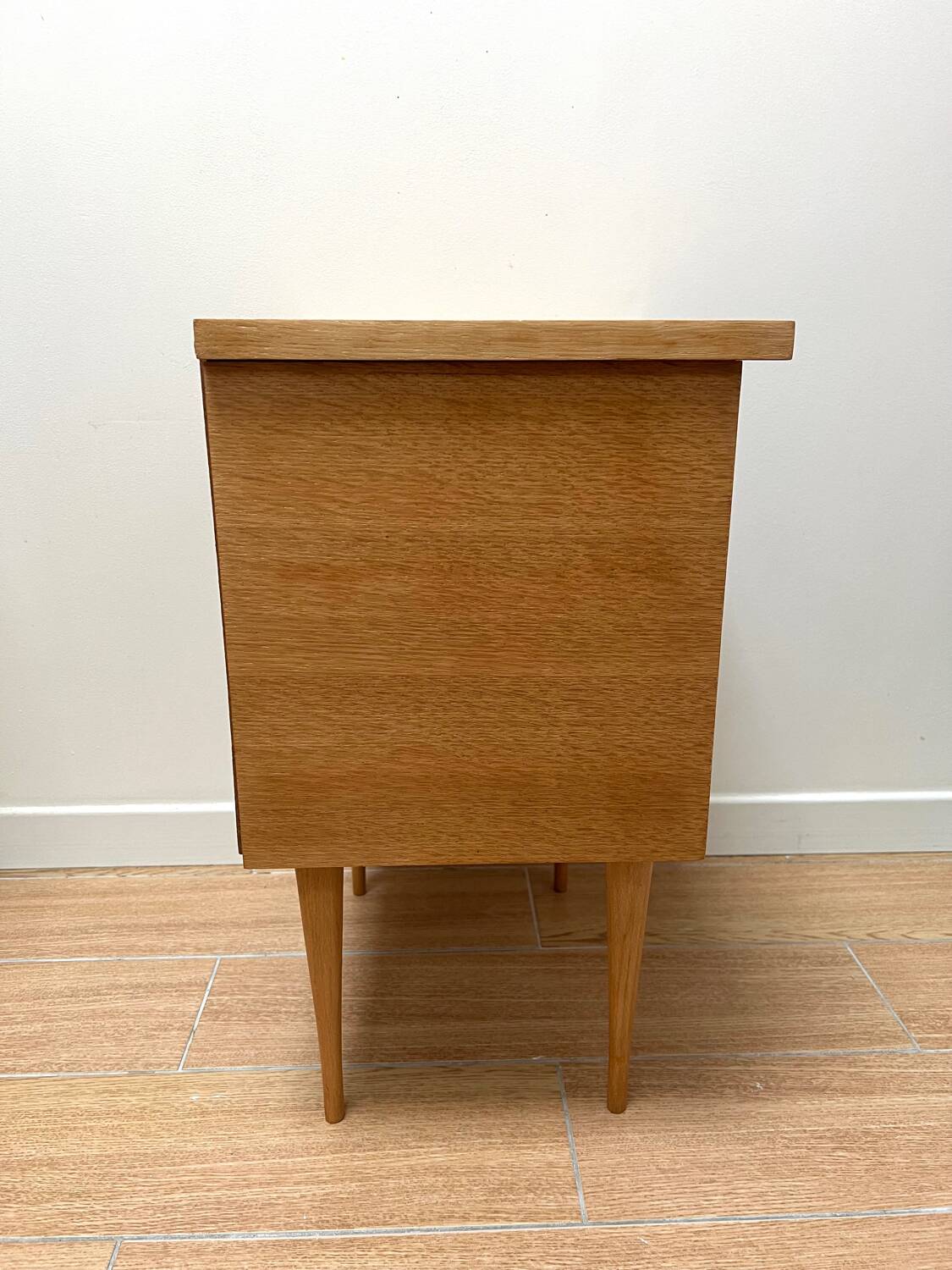 Vintage mizzle bedside table