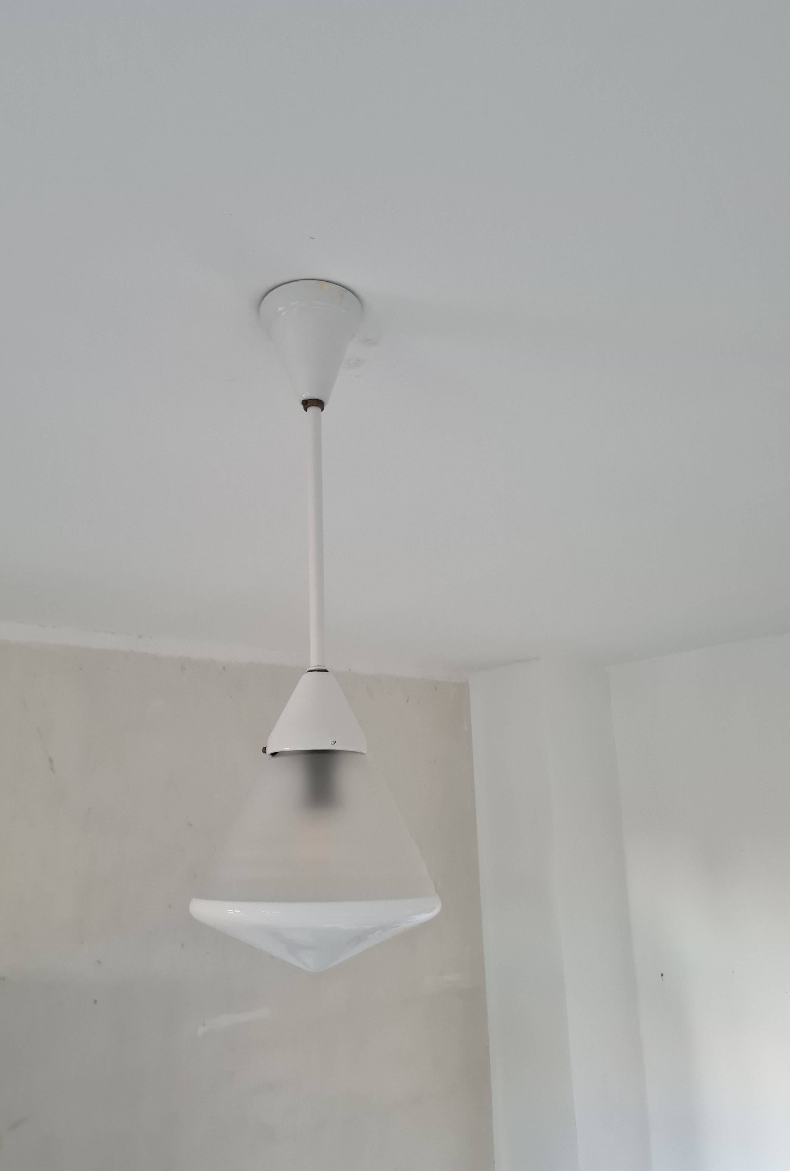 Plafonnier conique en verre opale Phillips NL - 1920 style Bauhaus