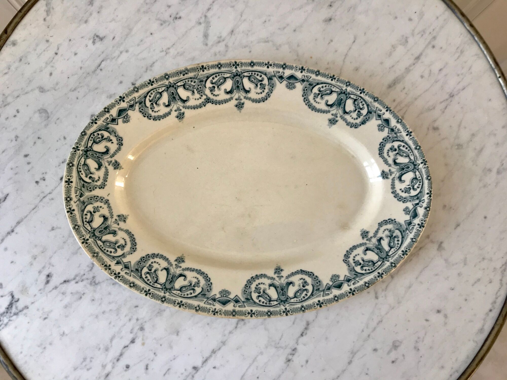 Flat oval Iron Earth To the planter of Caiffa model Garland late nineteenth century