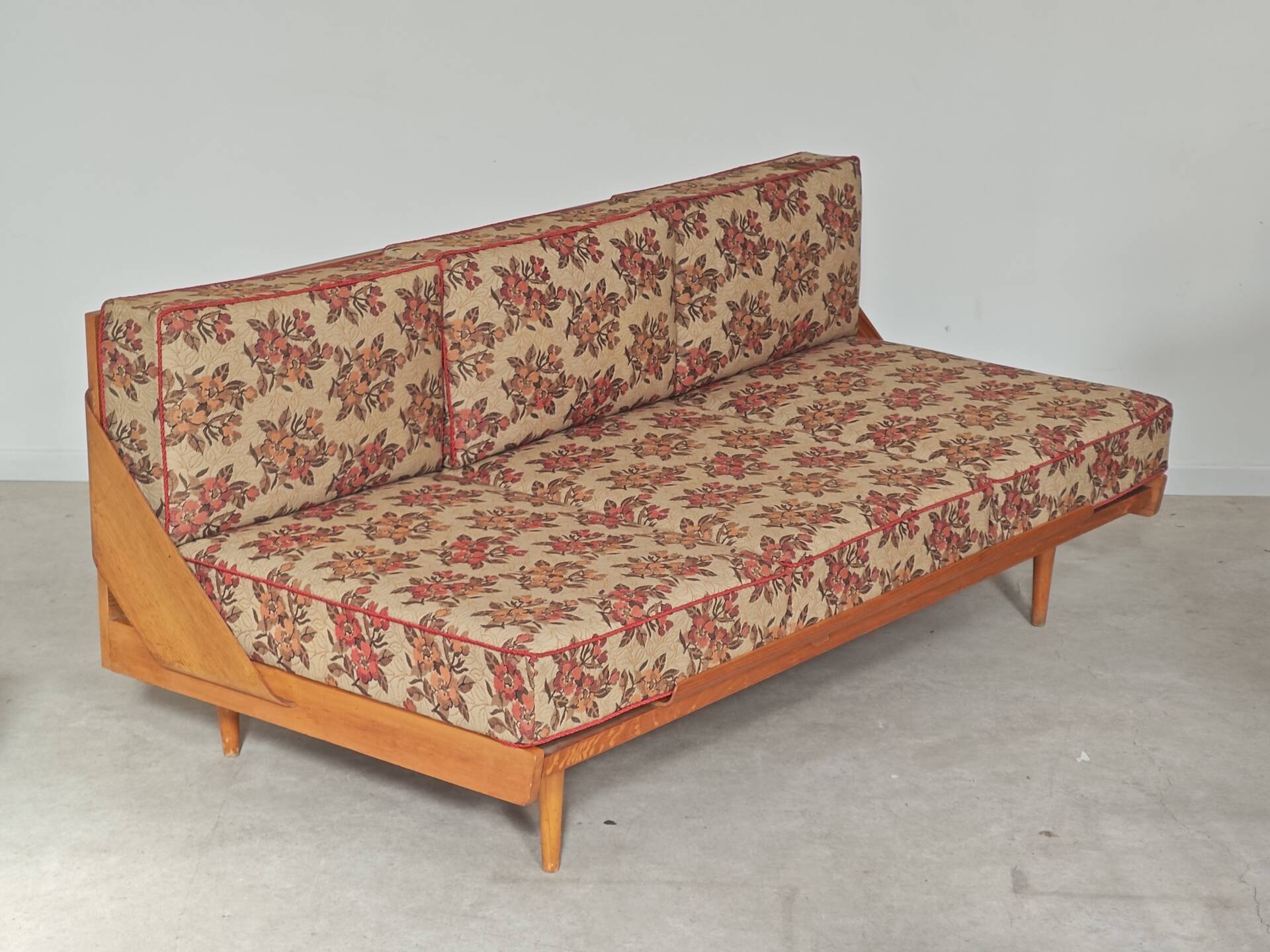 Folding sofa bed Canapé banquette Interier Praha 1960 floral pattern fabric