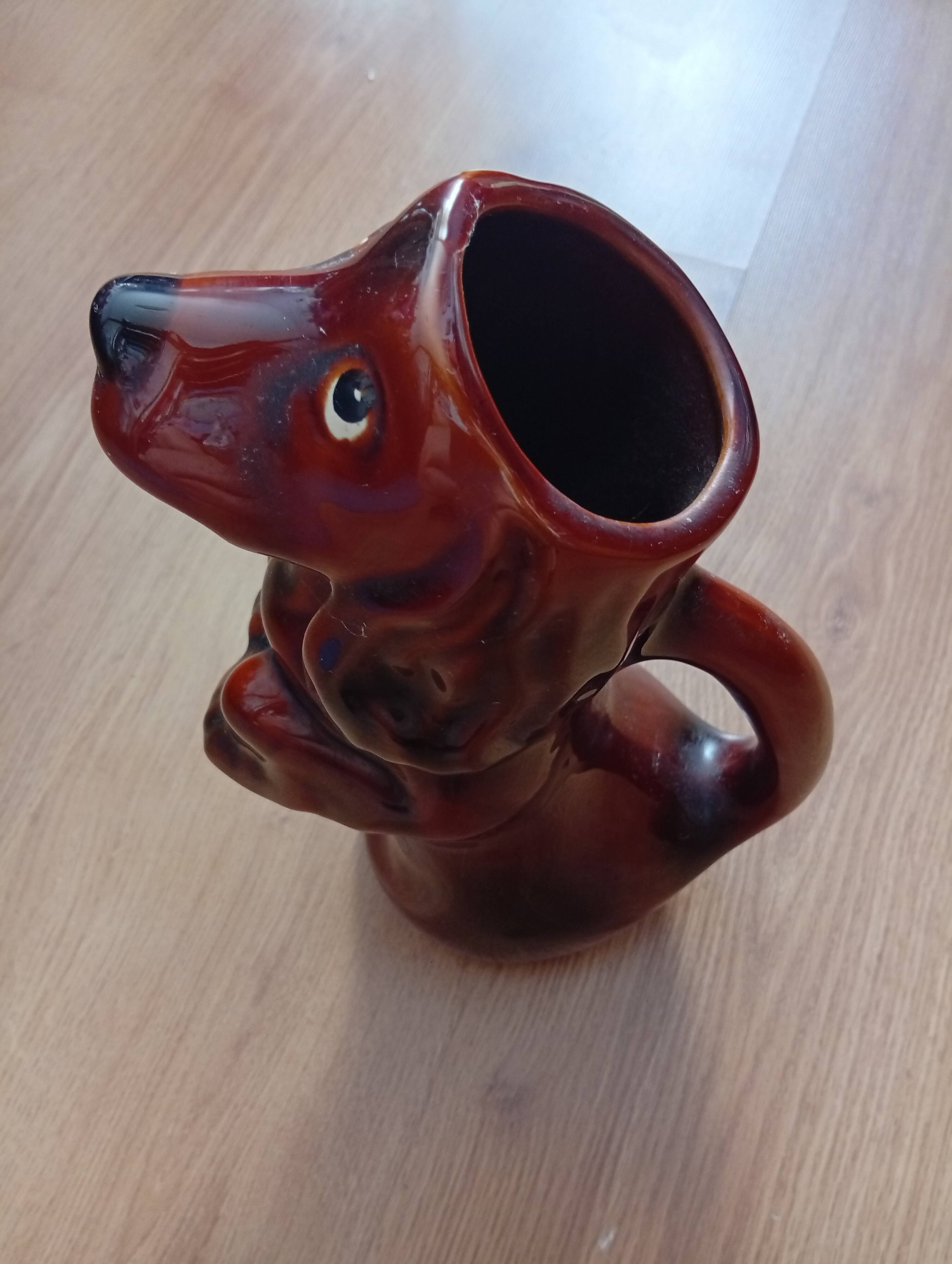 Lot de 2 pichets en barbotine forme chien