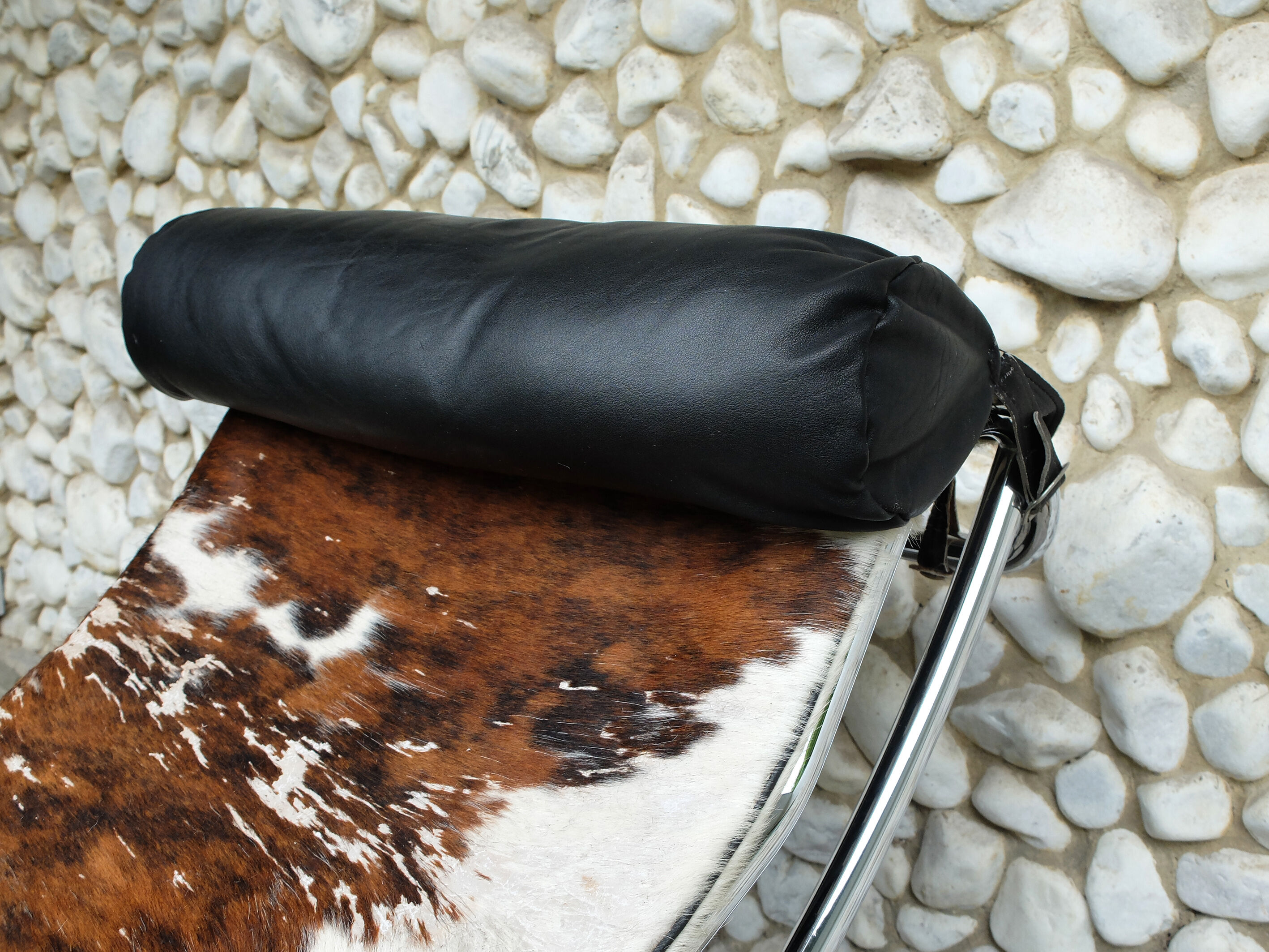 Lounge chair LC4 Cassina by Charlotte Perriand, Le Corbusier and Pierre Jeanneret Vintage 1960s