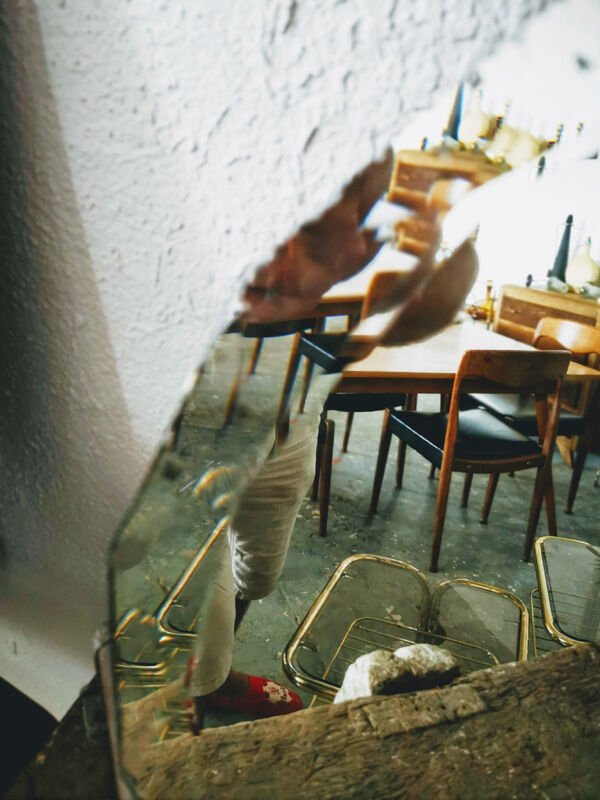 Bevelled round mirror 49cm