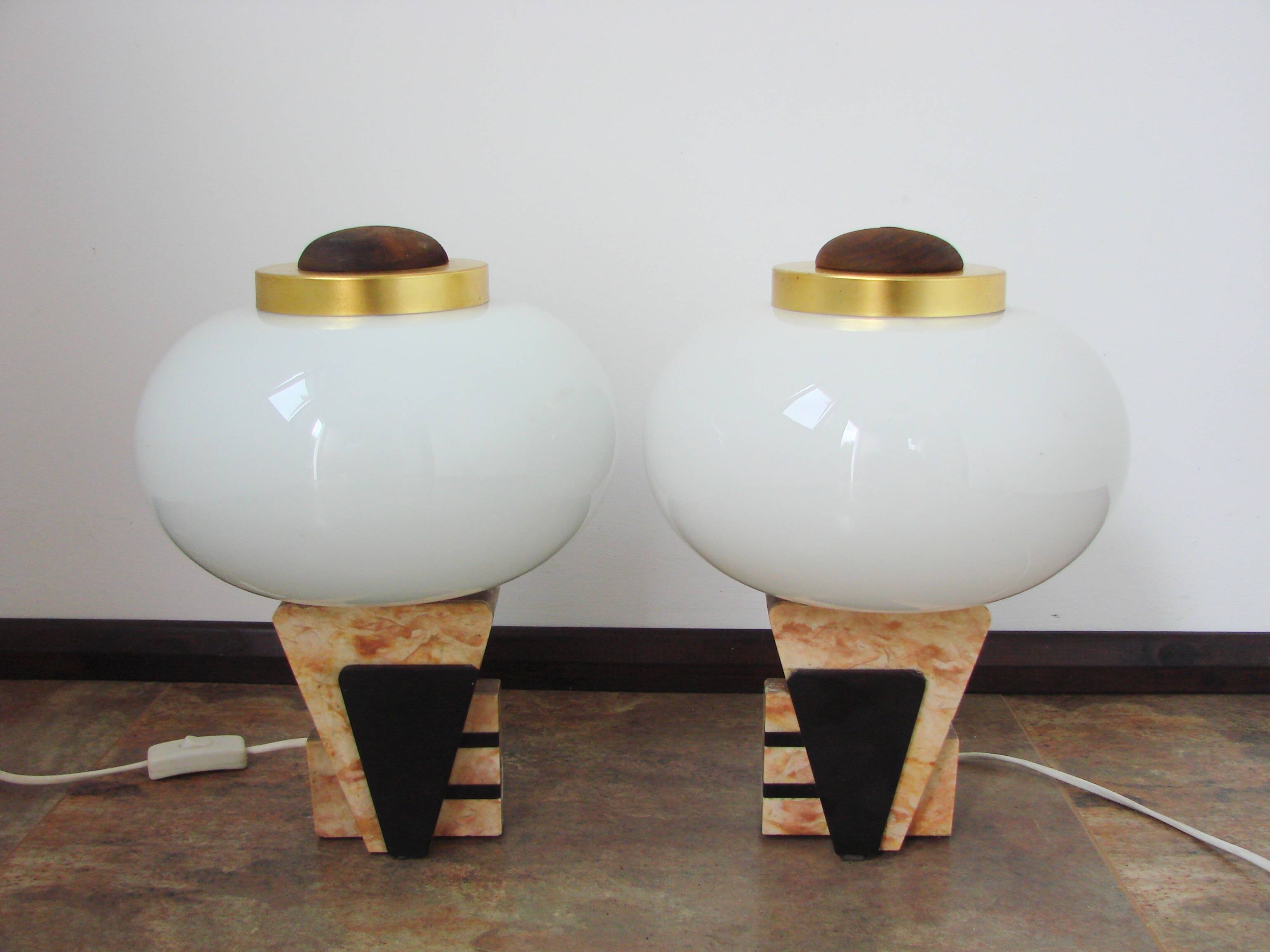 Une paire de lampes de table de style Art Déco, années 1950.