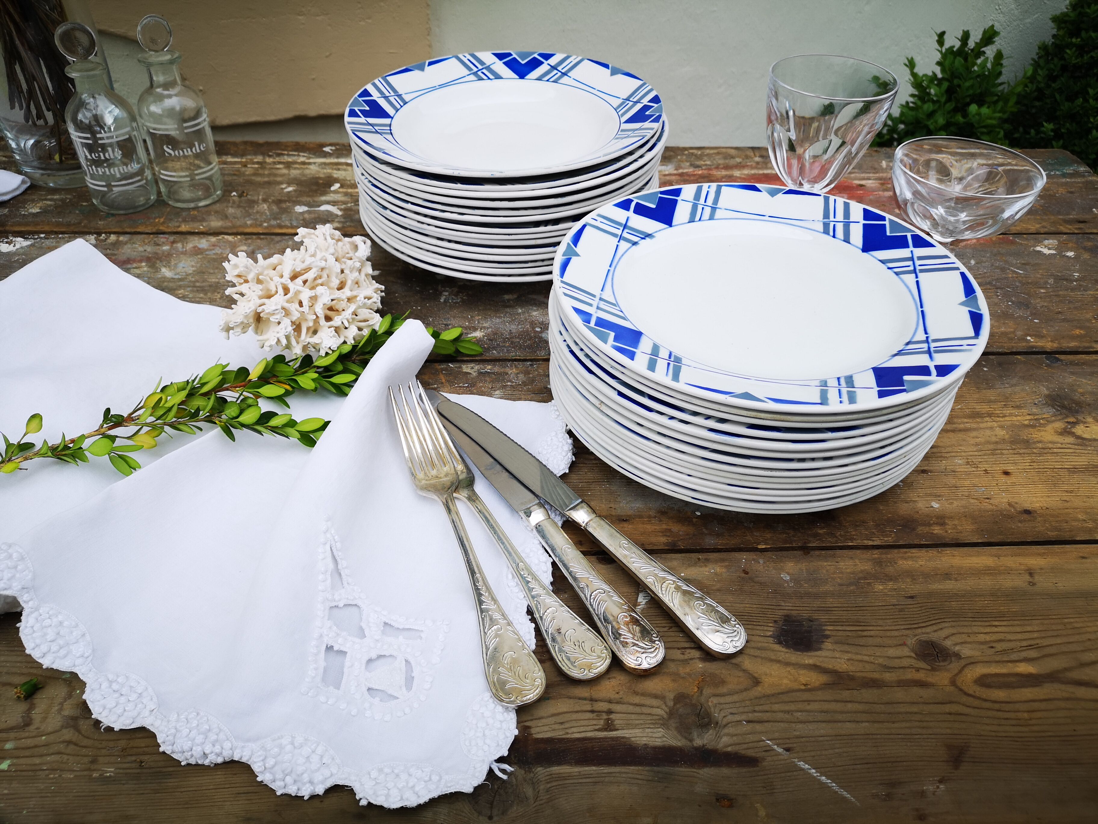Ceramic service, Art Deco. 28 pieces.