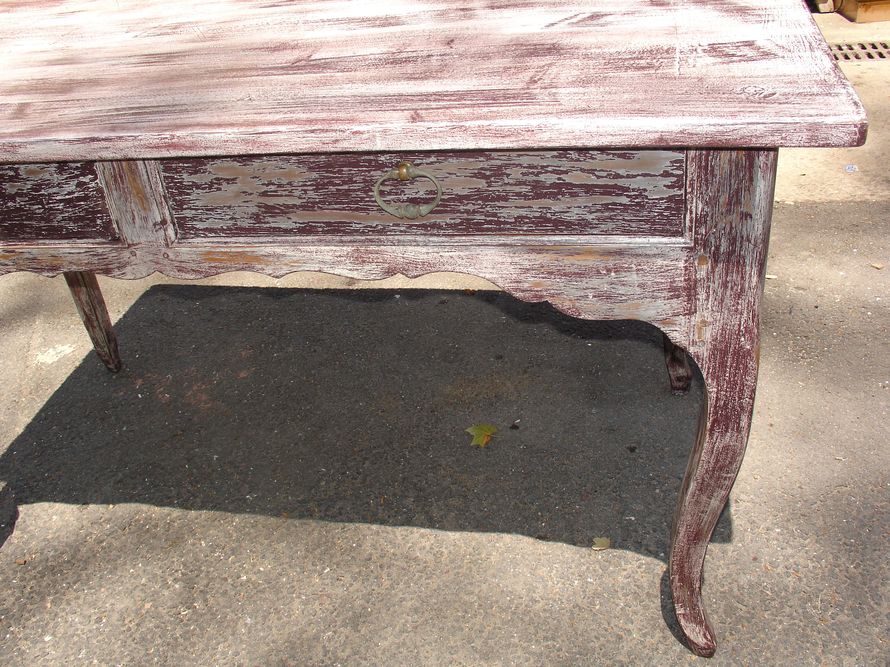 Bureau d'époque Louis XV en merisier Relooké