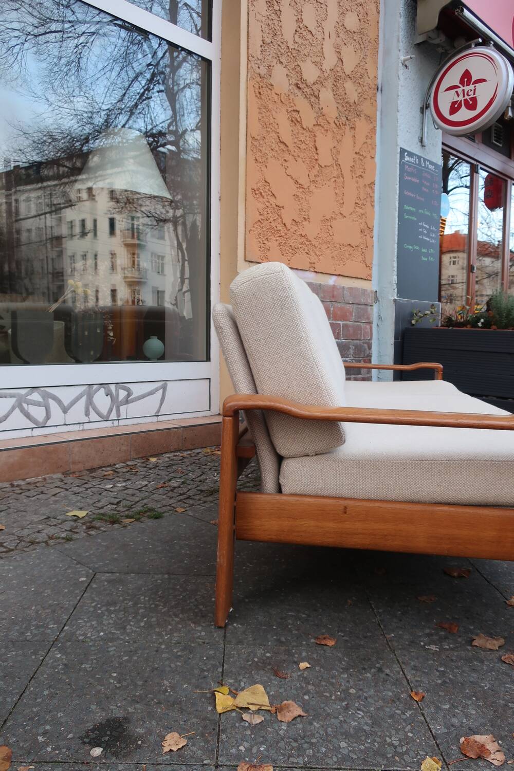 Scandinavian sofa in oak and wool from the 60s