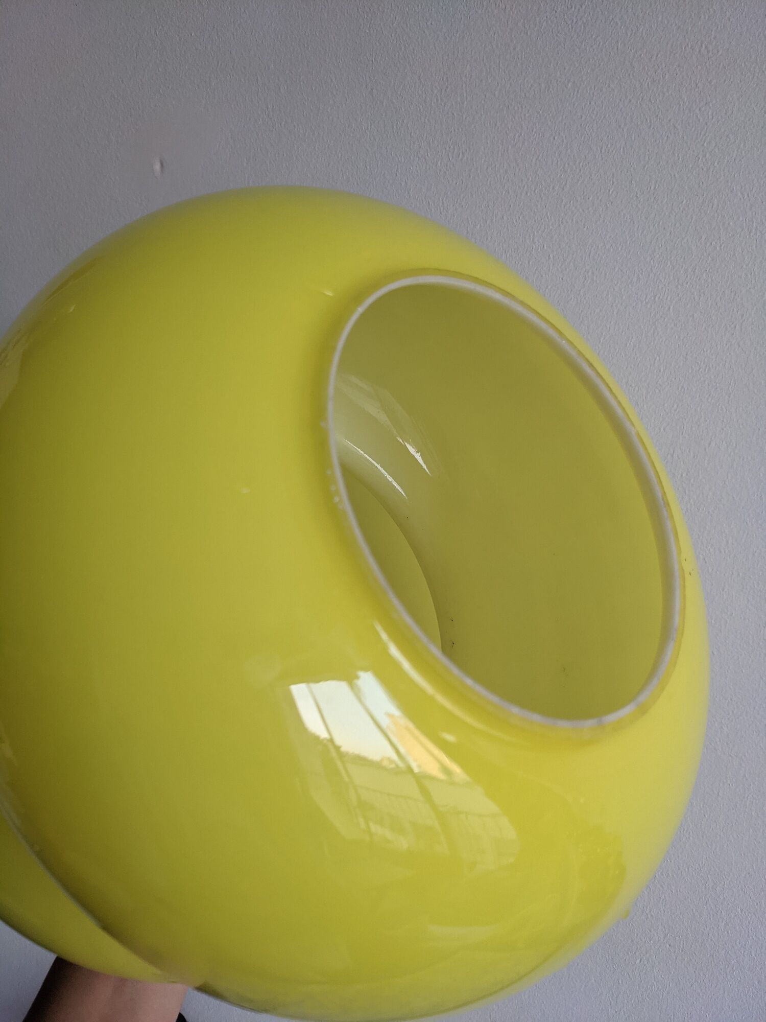 Suspension globe style peill & putlzer vintage lamp in yellow opaline for walking light
