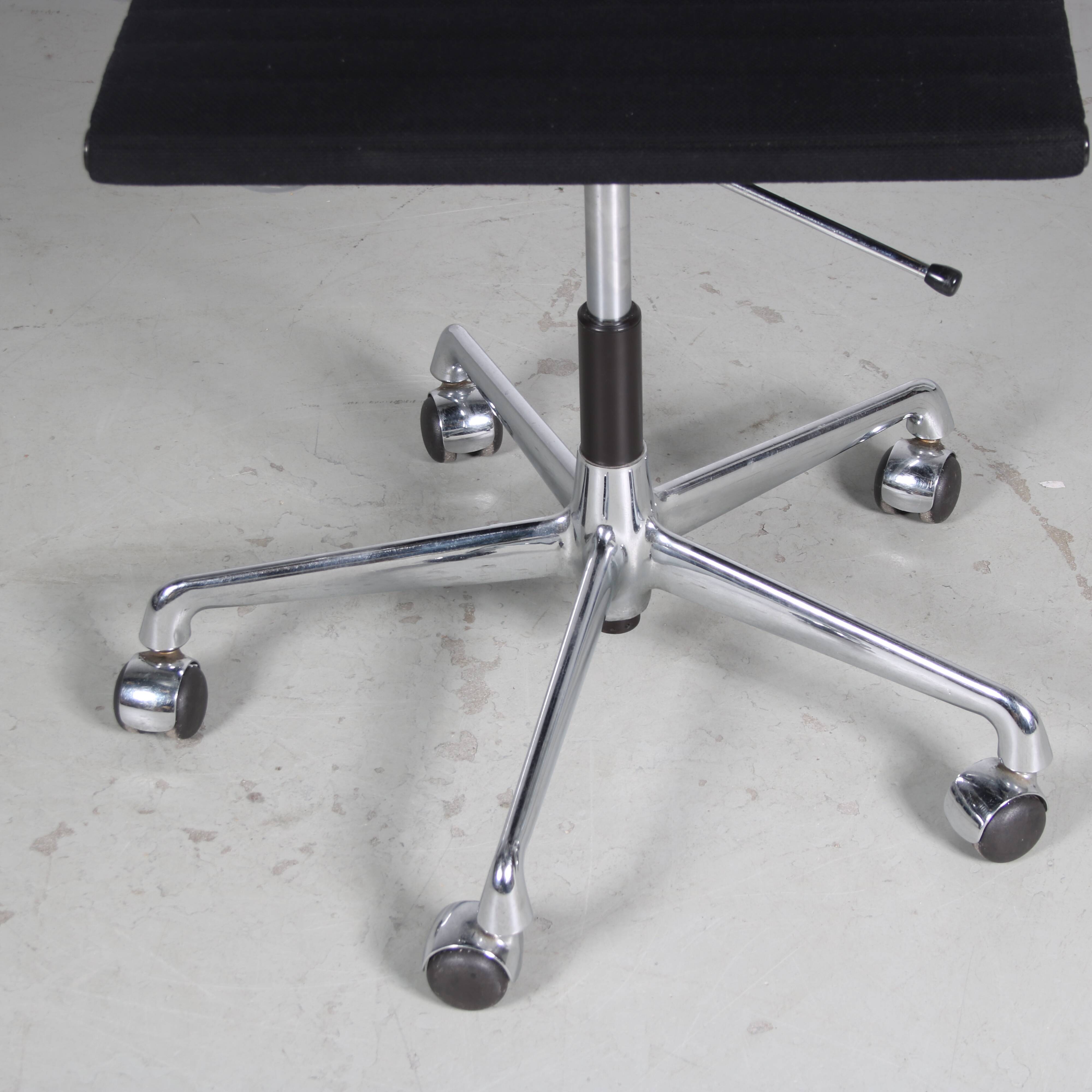 1970s “EA117” Desk chair by Charles & Ray Eames for Herman Miller, USA